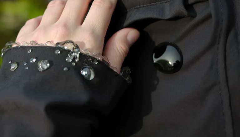 Déperlant ou imperméable : le guide complet pour bien choisir